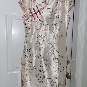 Vintage 1980 Wei Na Si Cheongsam Embroidered Silk Dress